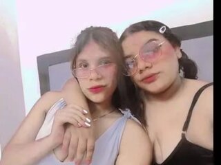 KarolandNcky shows anal